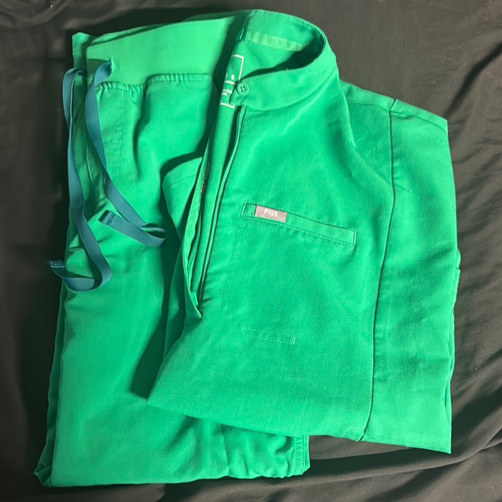 Woman’s Evergreen Scrub Set